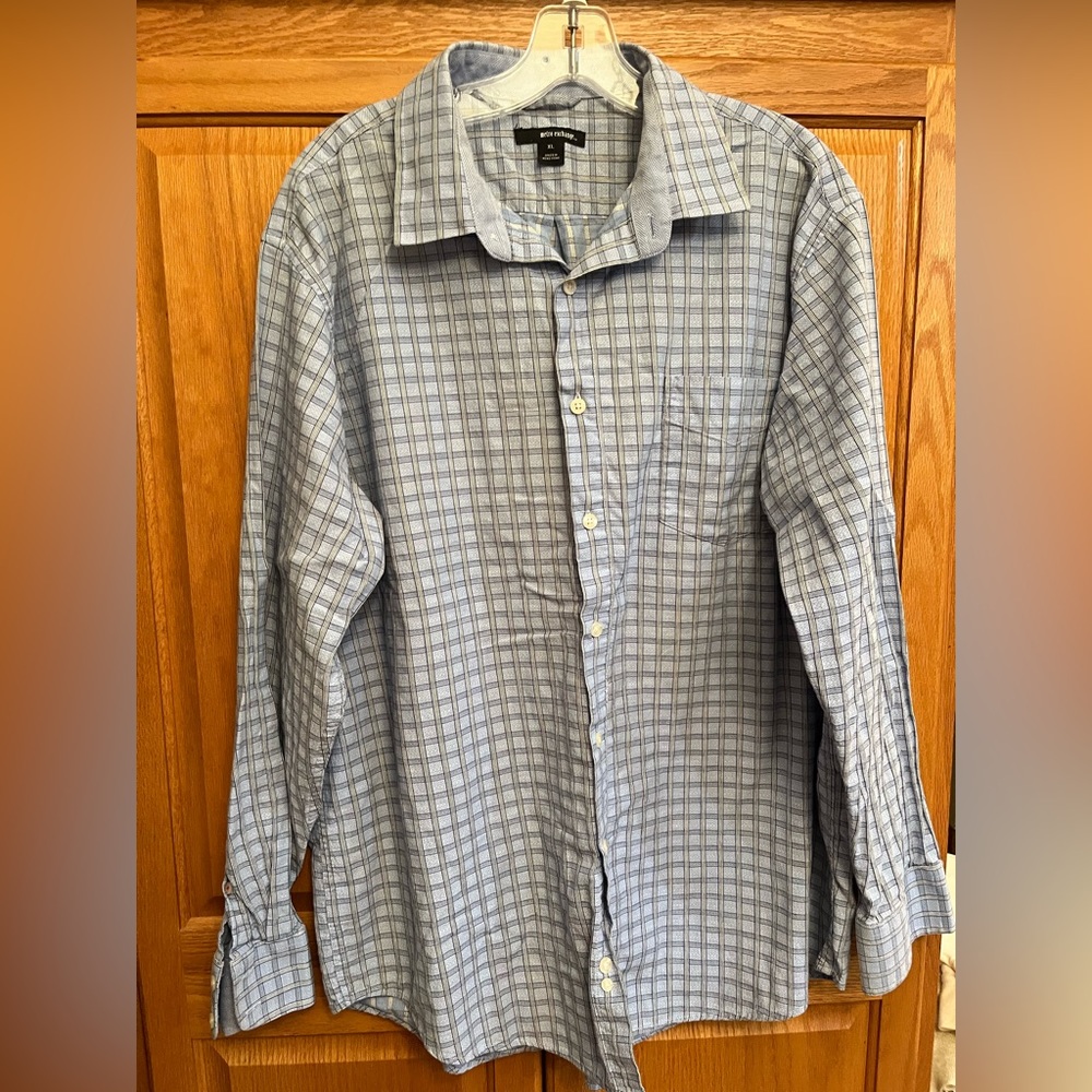 Mens Light blue button down EUC